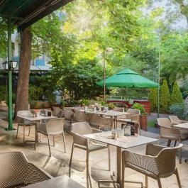 Hotel Benczúr Budapest - Medence/kert