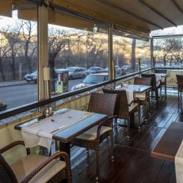 Hotel Charles Budapest - Medence/kert