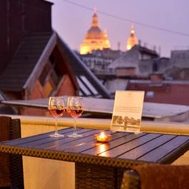 Opera Garden Hotel & Apartments Budapest - Medence/kert