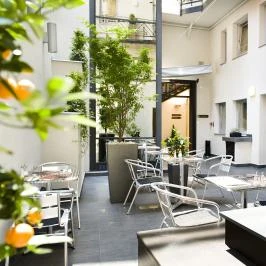 Opera Garden Hotel & Apartments Budapest - Medence/kert