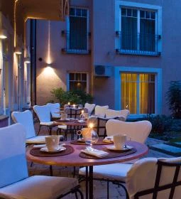 Mamaison Residence Izabella