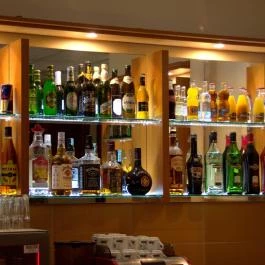 Six Inn Hotel Budapest - Vendéglátás