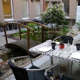 Six Inn Hotel Budapest - Medence/kert