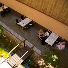 Six Inn Hotel Budapest - Medence/kert