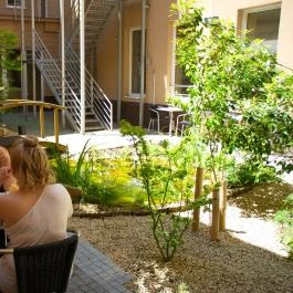 Six Inn Hotel Budapest - Medence/kert