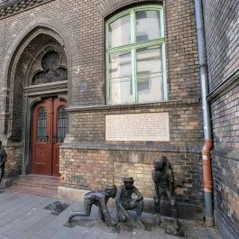Pál utcai fiúk szobra Budapest - Külső kép