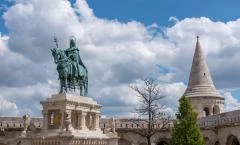 Szent István király lovasszobra - Szentháromság tér