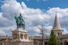 Szent István király lovasszobra - Szentháromság tér Budapest
