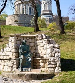 Vitéz János szobra