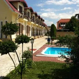 Bajor Panzió Aparthotel Bük, Bükfürd? - Medence/kert