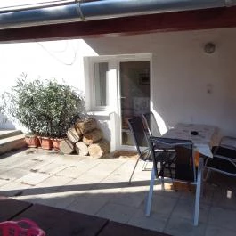 Hegyalja Apartman Cák - Medence/kert