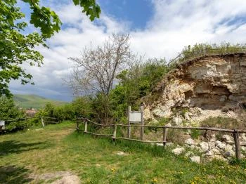 Kisamerika barlanglakások Cserépfalu