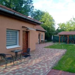 Angyal Apartman Cserkeszőlő - Medence/kert