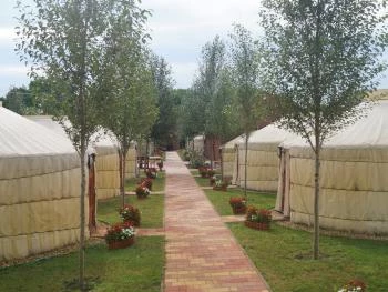 Jurta Tábor Cserkeszőlő