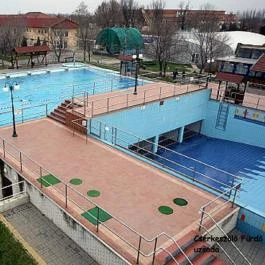 Royal Hotel Cserkeszőlő - Medence/kert