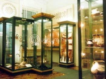 Csemegi Károly Könyvtár és Tari László Múzeum Csongrád