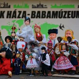 Népek háza Babamúzeum Csongrád - Külső kép