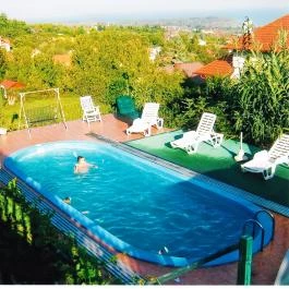 Gallai Apartman Csopak - Medence/kert