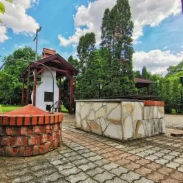 Hotel Nagyerdő Debrecen - Medence/kert