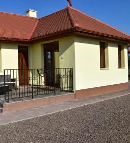 Elringat - lak Apartmanház