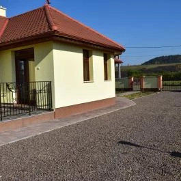 Elringat - lak Apartmanház Demjén - Medence/kert