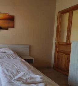 Elringat - lak Apartmanház