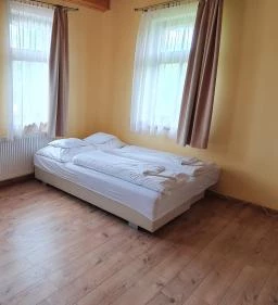 Elringat - lak Apartmanház