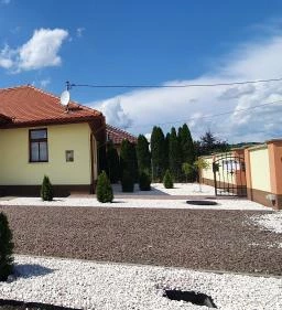 Elringat - lak Apartmanház