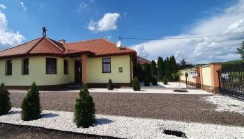 Elringat - lak Apartmanház Demjén