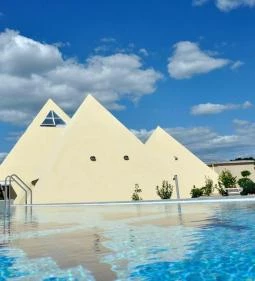 Piramis Fürdő és Üdülőpark
