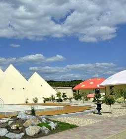 Piramis Fürdő és Üdülőpark