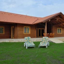 Majorka Vendégház Diósjenő - Medence/kert