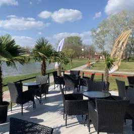 Waterfront Lodge Dunapataj - Medence/kert