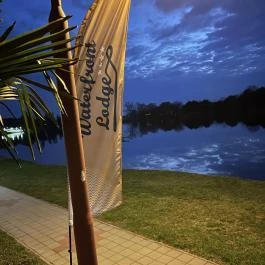 Waterfront Lodge Dunapataj - Medence/kert