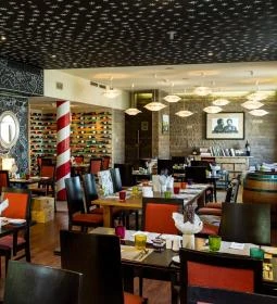 Macok Bisztró és Borbár