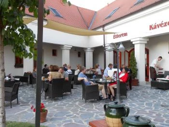 Servita Udvarház Eger