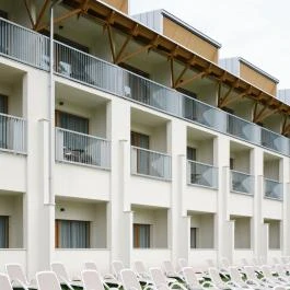 Hunguest Hotel Flóra Eger - Medence/kert