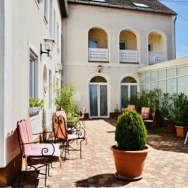 Hotel Korona Wellness, Rendezvény & Borhotel Eger Eger - Medence/kert