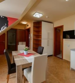 HR Apartmanház