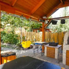 Kedves Vendégház Eger - Medence/kert