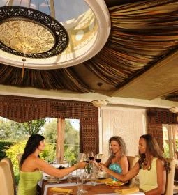 Shiraz Étterem & Dubai Kert