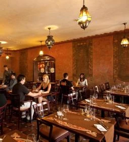 Shiraz Étterem & Dubai Kert