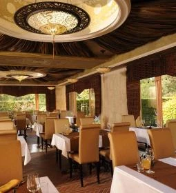 Shiraz Étterem & Dubai Kert