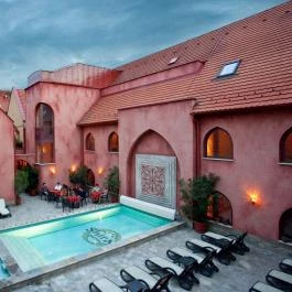 Mesés Shiraz Hotel Egerszalók - Medence/kert