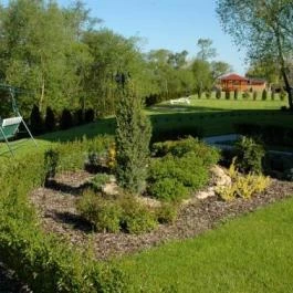 Villa Apartman Egerszalók - Medence/kert