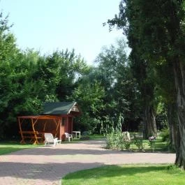 Róza Hotel Esztergom - Medence/kert