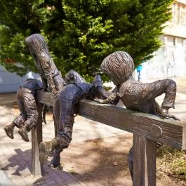Játszó gyerekek szobra Esztergom - Egyéb