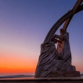 Szent István megkoronázása szoborcsoport Esztergom - Egyéb