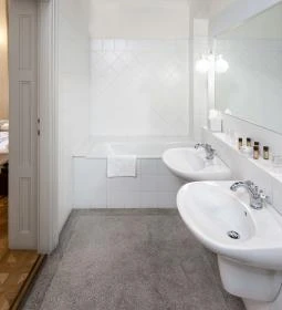 Károlyi Kastély Hotel & Restaurant 