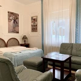 Zsuzsanna Kúria Feldebrő - Egyéb